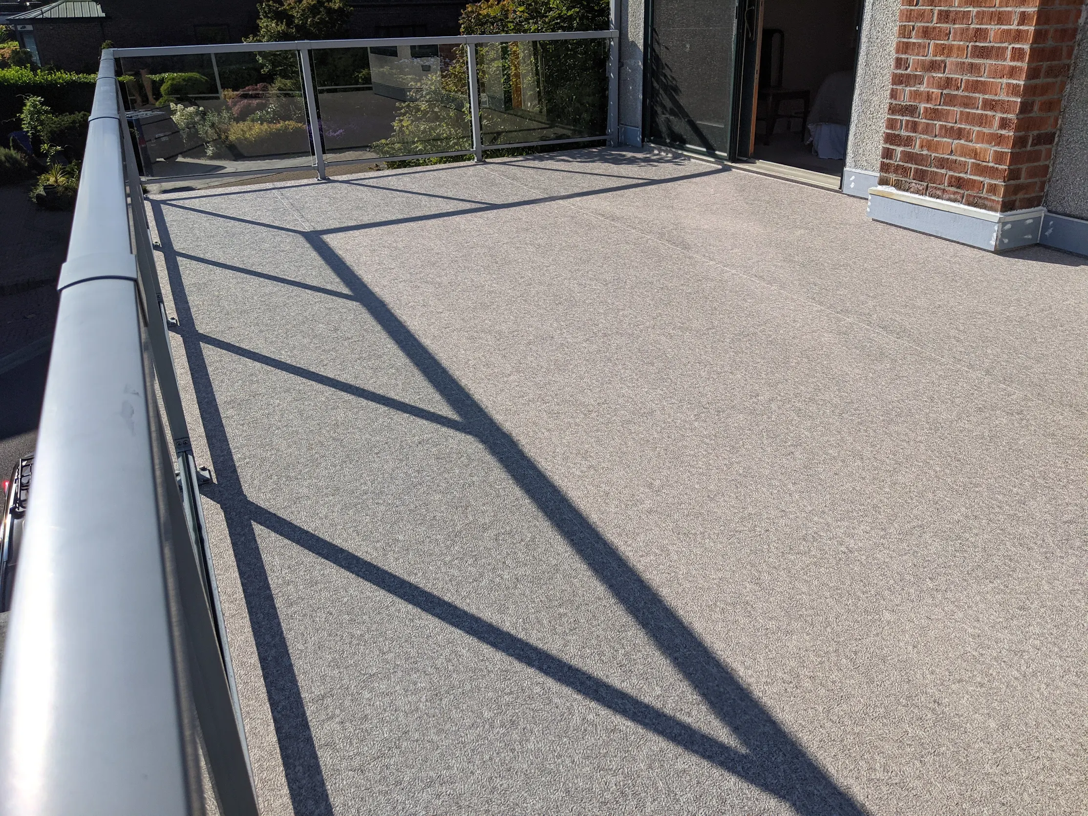 Robert Girvin vinyl decking - glass railing